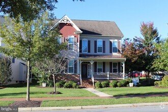 Building Photo - 726 Potomac View Pkwy