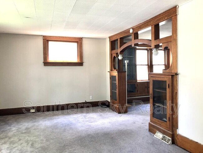 Building Photo - 398 Margaret St