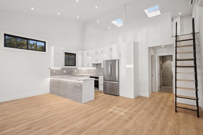 Building Photo - Newly Built Home With Loft in Downtown Palo Alto