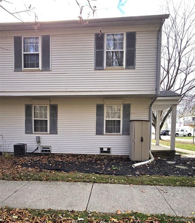 Building Photo - 33647 Bayview Dr
