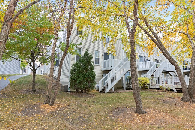 Building Photo - 215 Half Moon Cir
