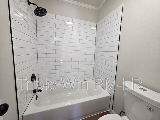 Building Photo - 1413 Nannette St