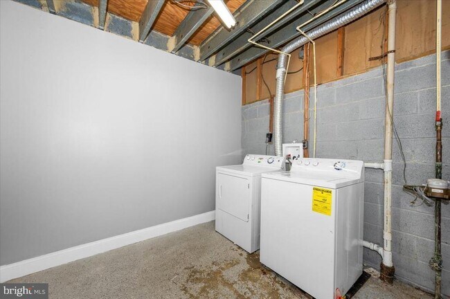 Building Photo - 6309 Arwen Ct