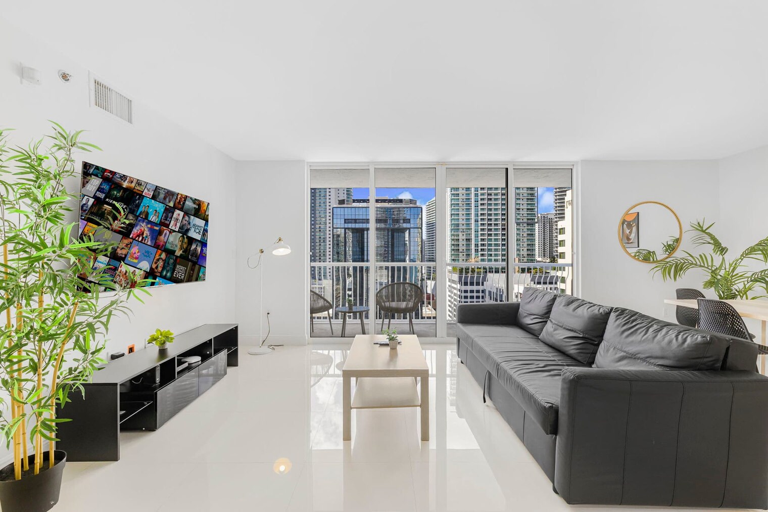 Building Photo - 1200 Brickell Bay Dr