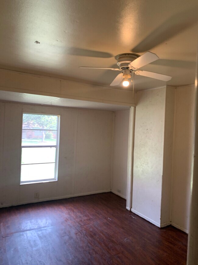 Building Photo - 2110 Murray Ave