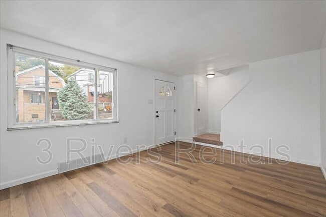 Building Photo - 1419 Dagmar Ave