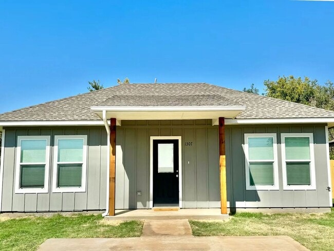 Building Photo - 1307 SW Georgia Ave