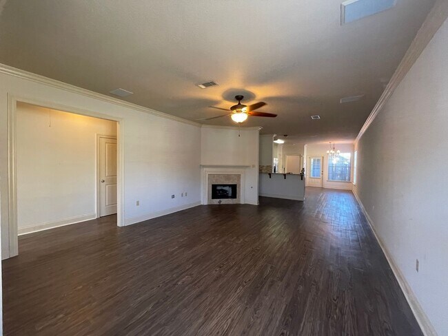 Building Photo - Spacious 3 Bedroom Condo in a Gated Community