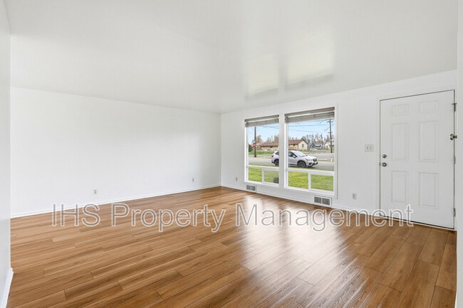 Building Photo - 1402 Potter Ave