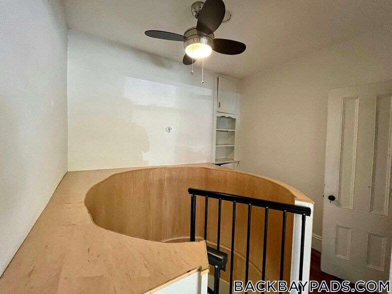 Building Photo - 49 St Germain St