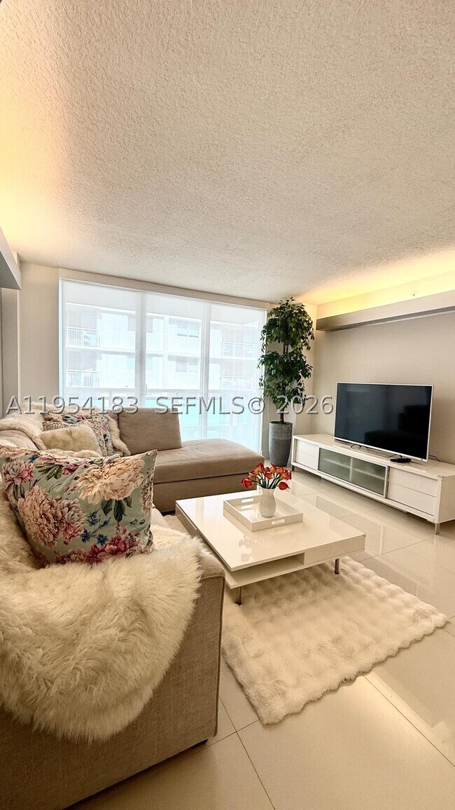 Building Photo - 6917 Collins Ave