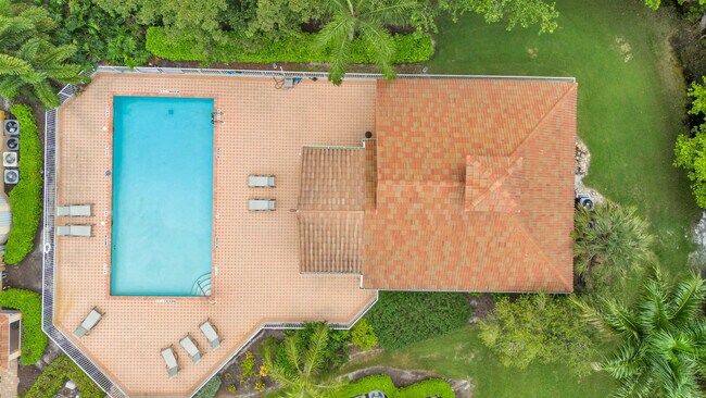 Building Photo - 28650 Carriage Home Dr