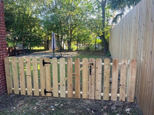 Building Photo - Available now. FULLY RENOVATED 2BR/1 BA Ho...