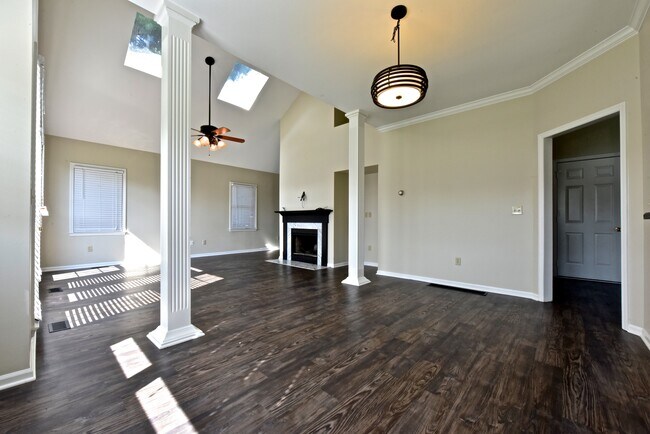 Building Photo - 688 Andover Village Plz