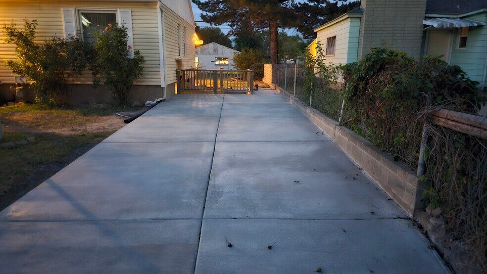 Driveway / Parking - 3407 S 3690 W