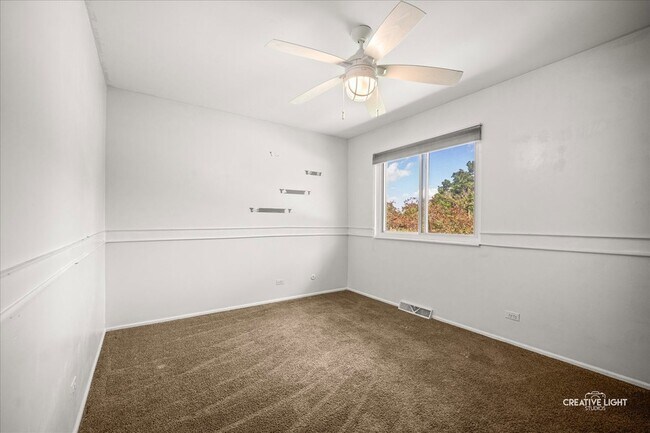 Building Photo - 772 Circle Dr