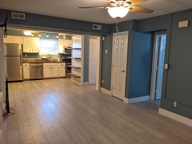 Building Photo - Bright and Open Floor Plan Across the Street from the Beach!