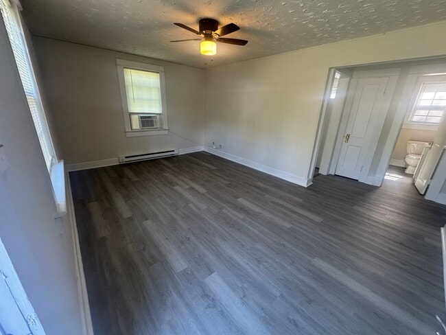 Building Photo - MINUTES TO DOWNTOWN FREDERICKSBURG - 2 BEDROOM COTTAGE