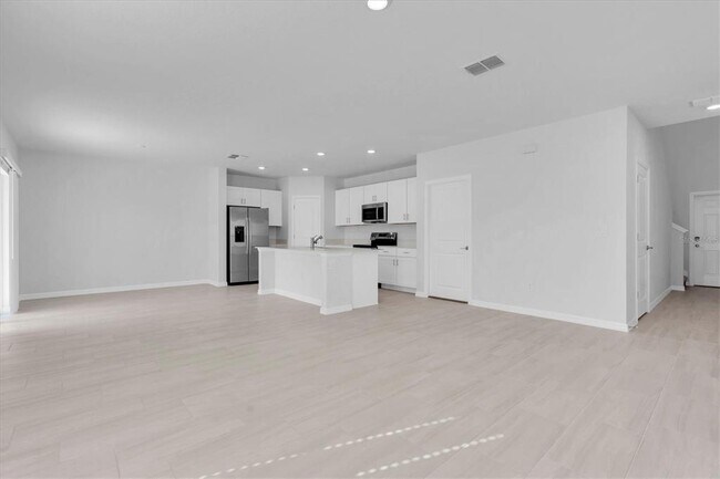 Building Photo - 17594 Pleasantview Blvd