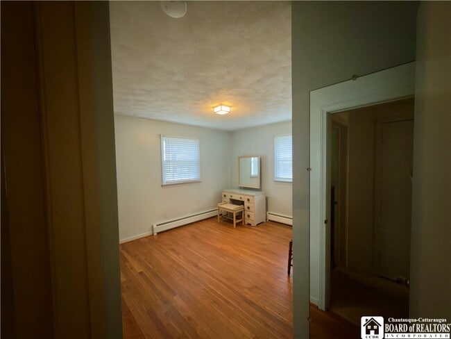 Building Photo - 32 Maple St