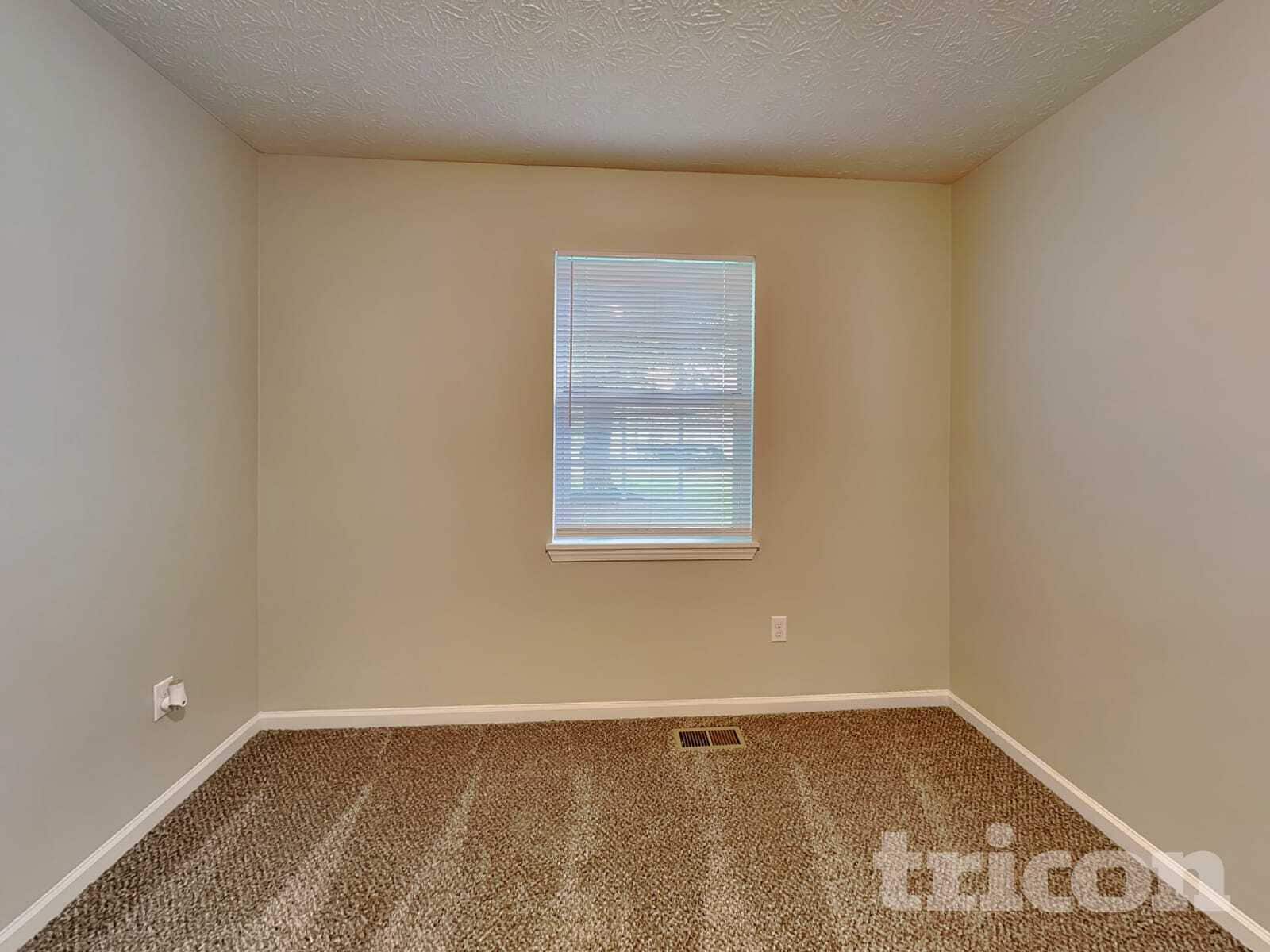 Building Photo - 1690 Fountain Lk Dr E