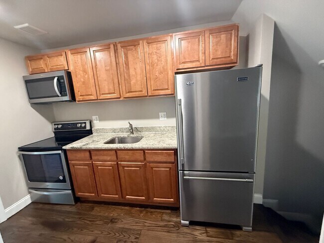 Building Photo - 312 Burbank St SE