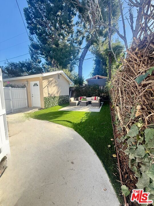 Building Photo - 18002 Collins St