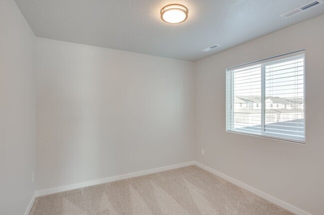 Building Photo - This gorgeous 3 bedroom, 2.5 bath townhome is 1440 square feet of HOME!
