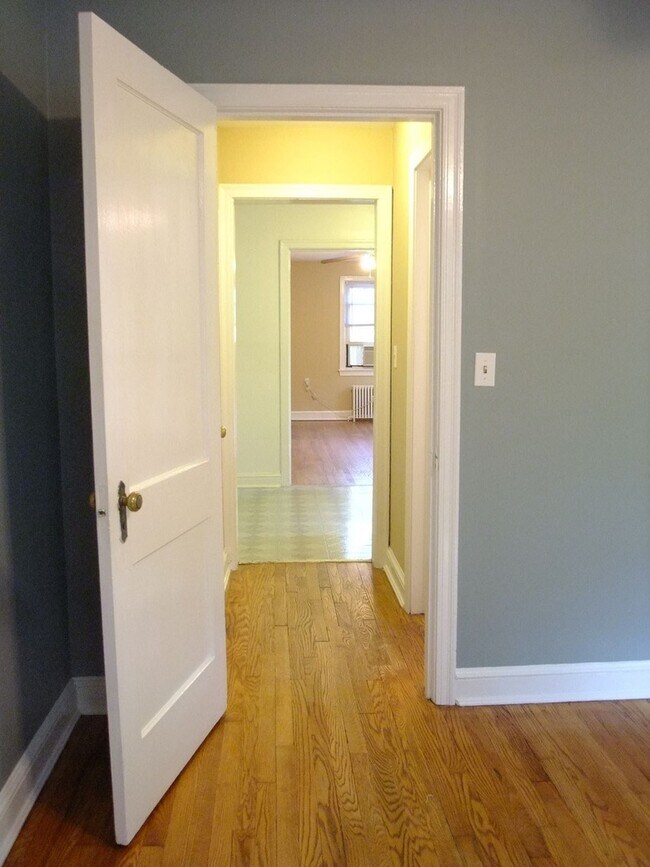 Building Photo - 8206 Greenwood Ave