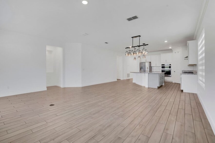 Building Photo - 8318 Vivaro Isle Way