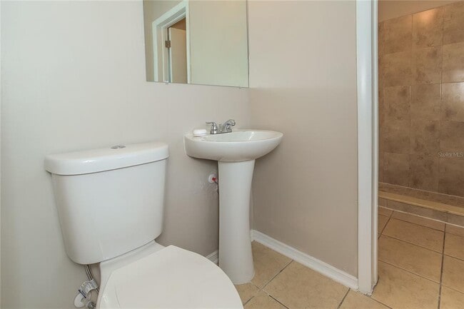 Building Photo - 5915 Beechmont Blvd