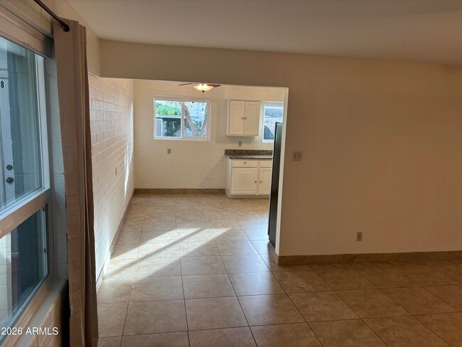 Building Photo - 4111 E Camelback Rd