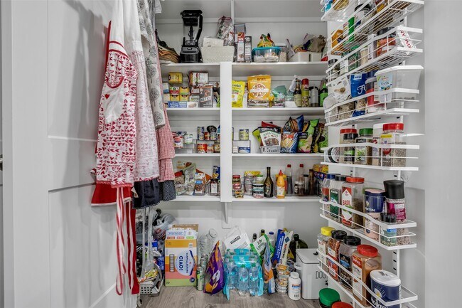 Building Photo - 7866 Alset Dr