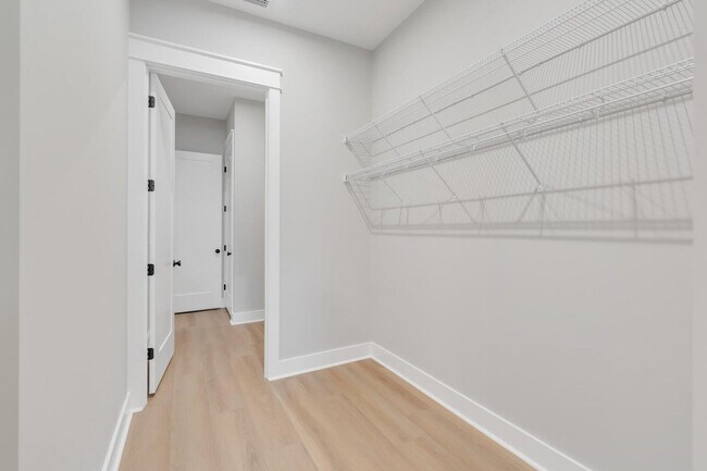 Building Photo - 299 Suwannee Dr