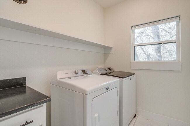 Building Photo - Beautiful New Build in Heart of Fort Worth!