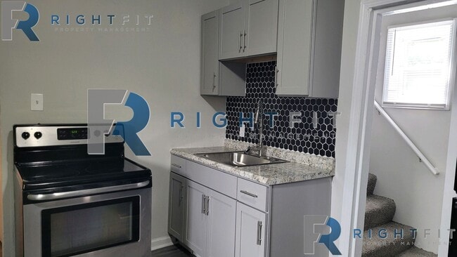 Building Photo - Stop! Look no further. Make this rental property, yours!