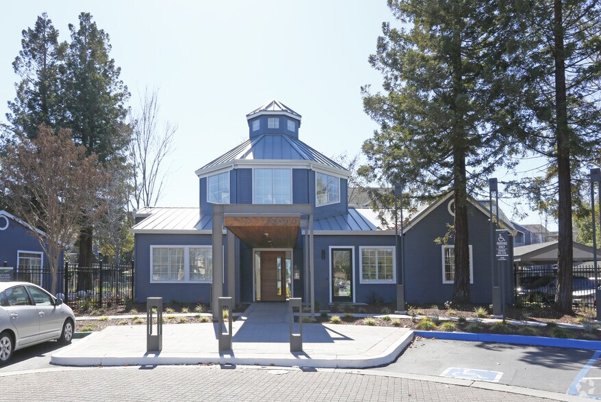 Building Photo - Bell Almaden