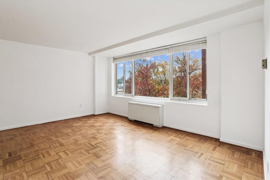 Building Photo - 4000 Tunlaw Rd NW