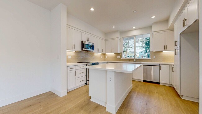 Building Photo - 2782 Sassy St