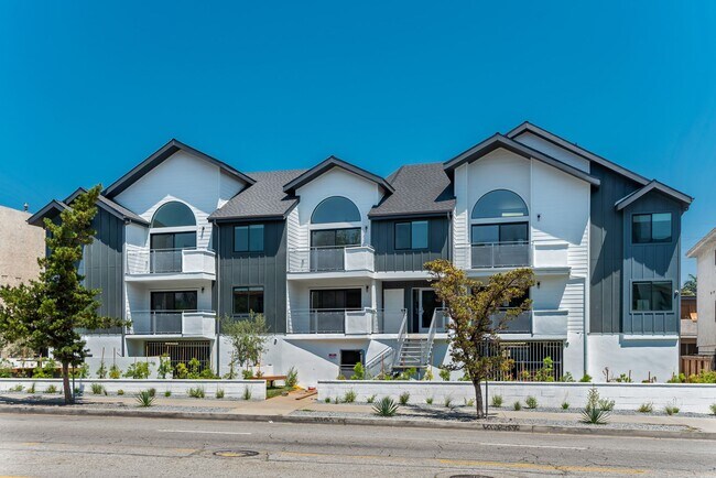 Building Photo - 1546 S Bundy Dr