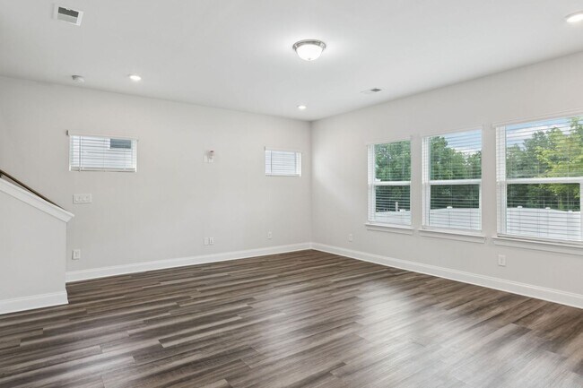 Building Photo - Clover Glen Rental
