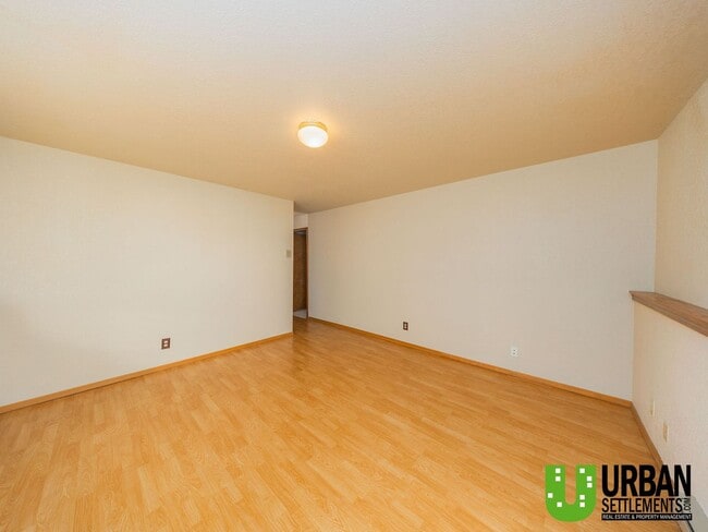 Building Photo - For Rent – Spacious Split-Level Home with ...