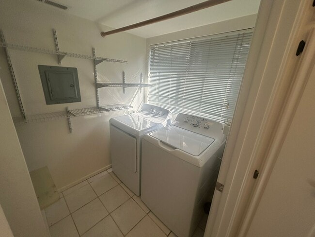 Building Photo - Upper-Level Condo – Bright, Stylish, and Ideally Located!