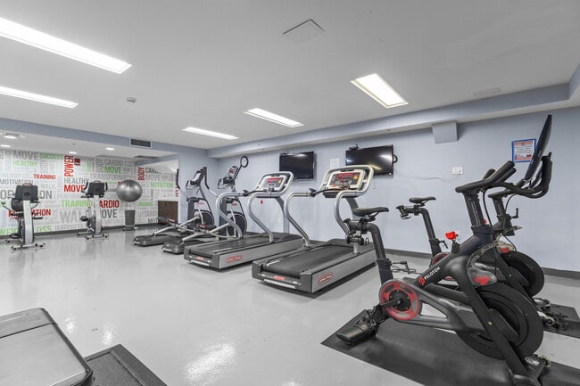 Building Photo - 410 Evernia St