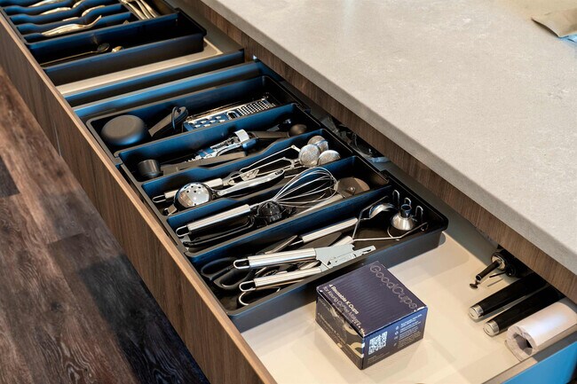 Building Photo - 1122 W Chicago Ave