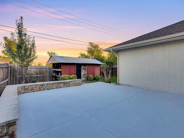 Building Photo - 2050 Lorient Dr