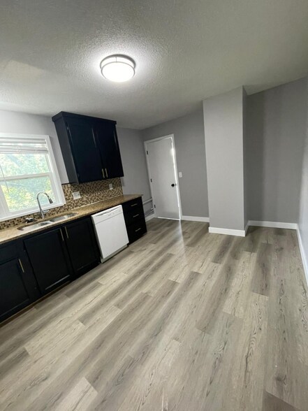 Building Photo - 4502 Waterloo Dr