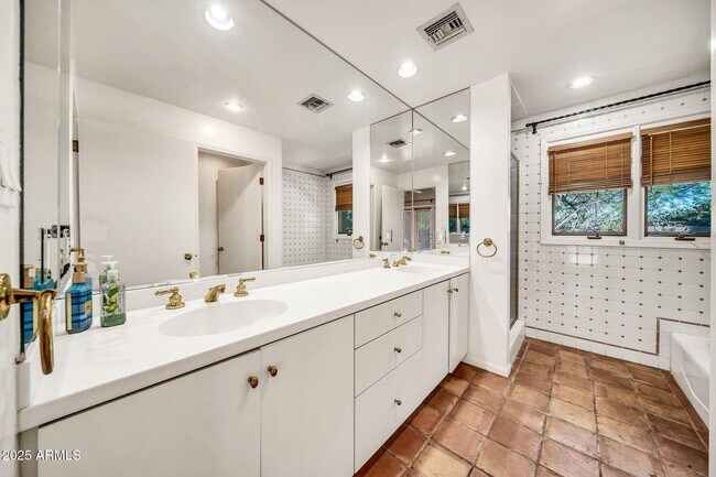 Building Photo - 4531 E Quartz Mountain Rd