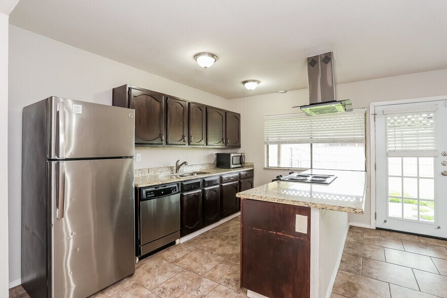 Building Photo - 616 Prairie Ln