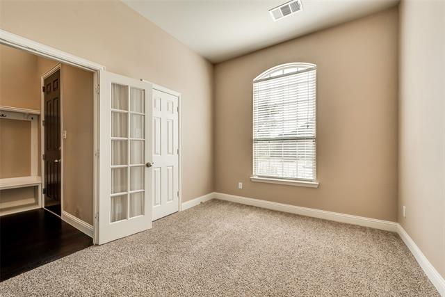 Building Photo - 1016 Somerset Cir
